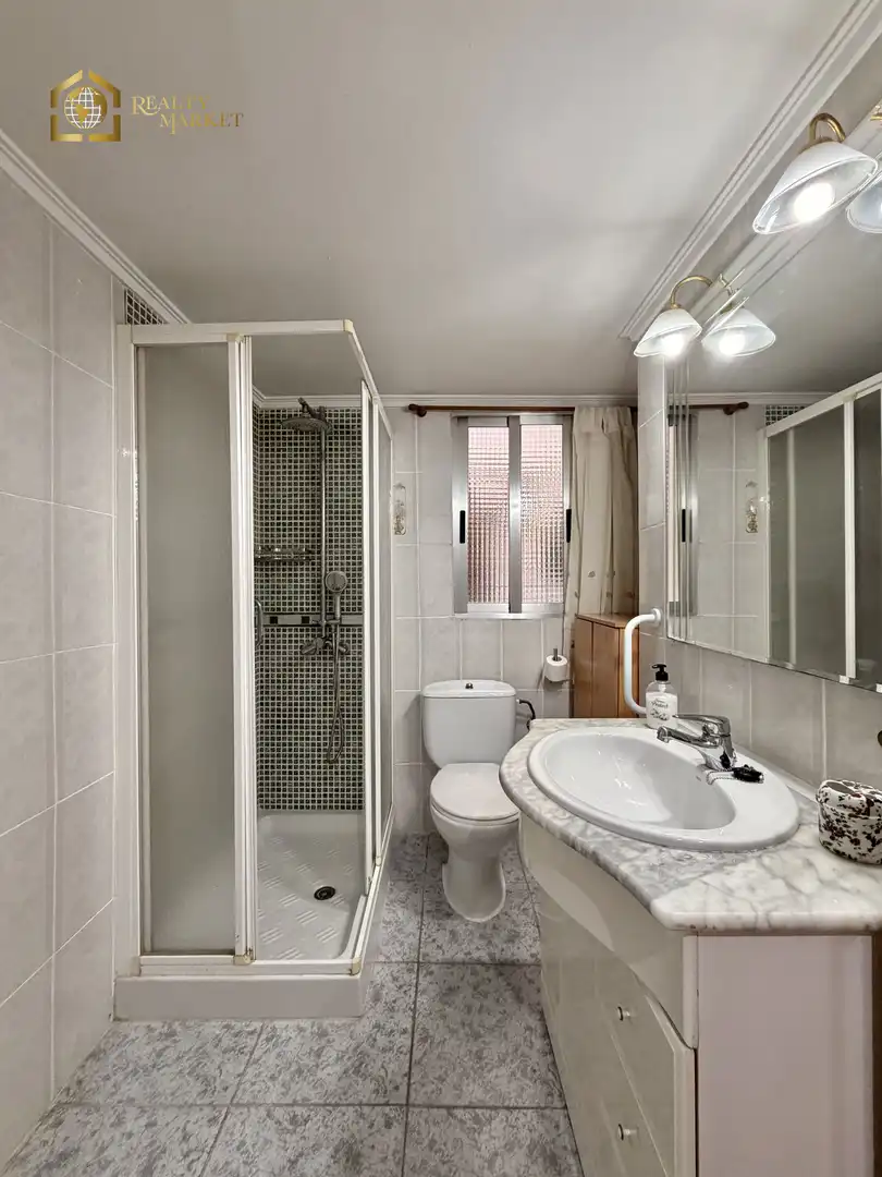 Baño de Piso de alquiler en Valencia con Trastero y Amueblado