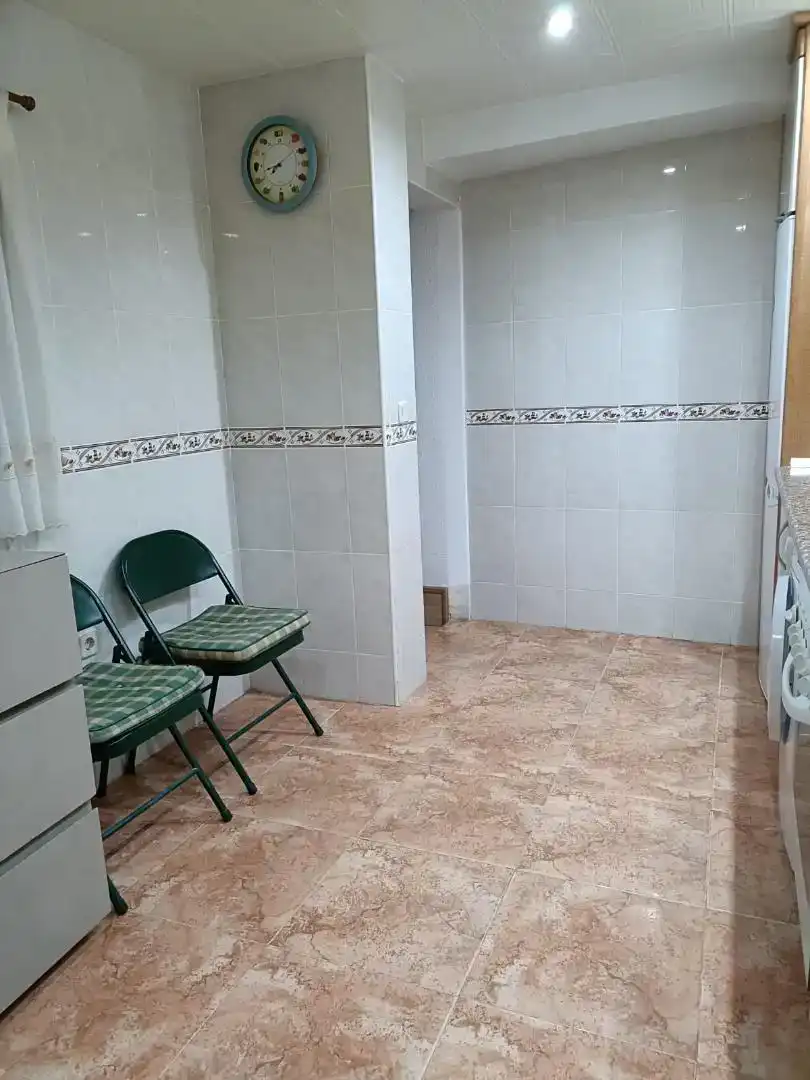 Planta baixa en venda en Madrigal de las Altas Torres amb Parquet i Moblat