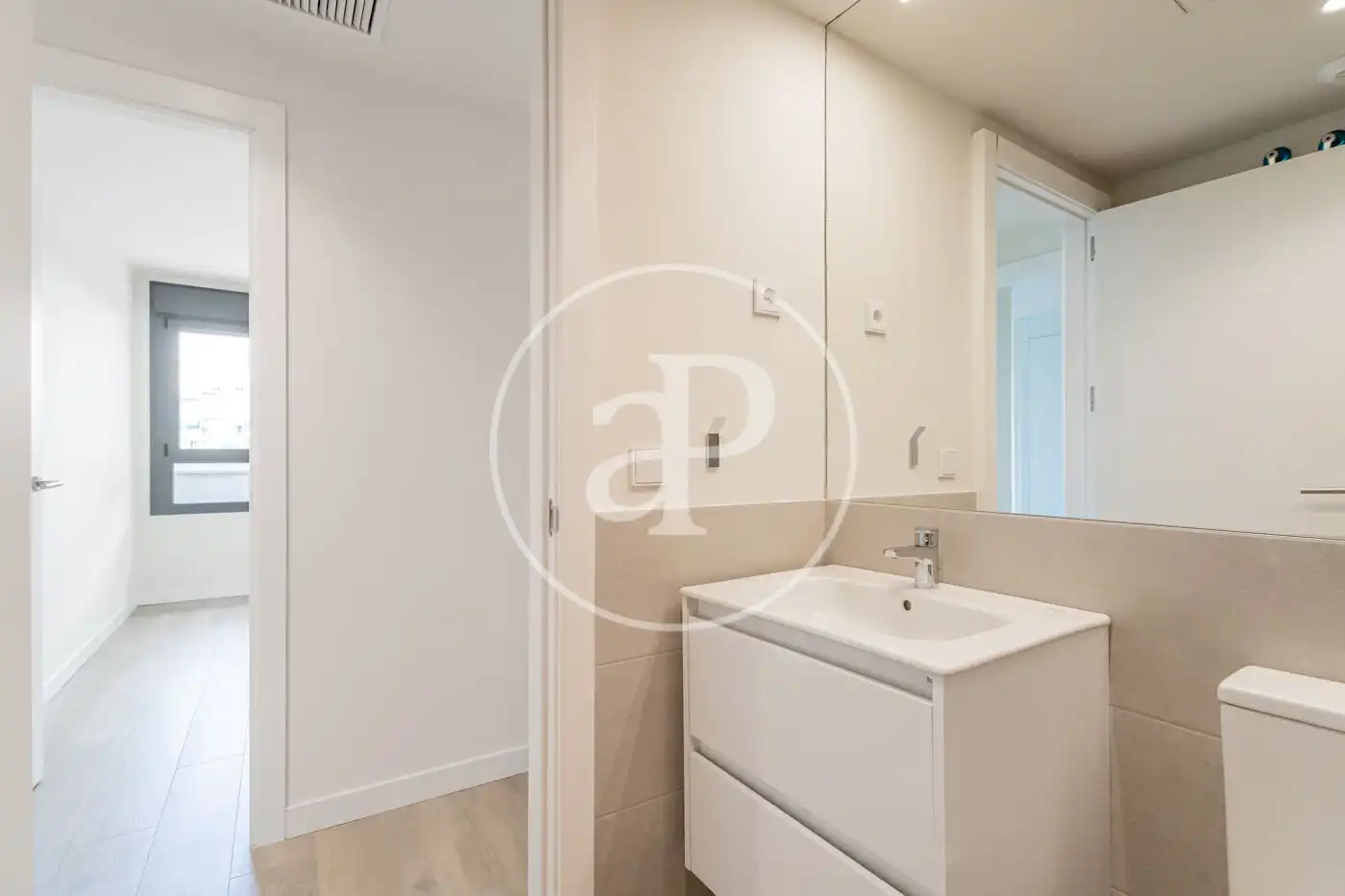 Bathroom of Flat for rent in Madrid  with Air Conditioner, Heating and Terrace