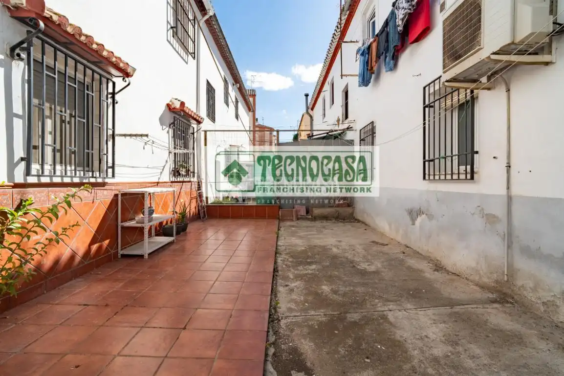 Exterior view of Flat for sale in Granada  with Air Conditioner, Heating and Terrace