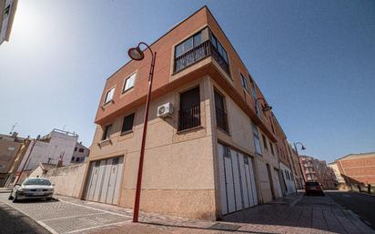 Vista exterior de Pis en venda en Santa Marta de Tormes amb Calefacció i Moblat