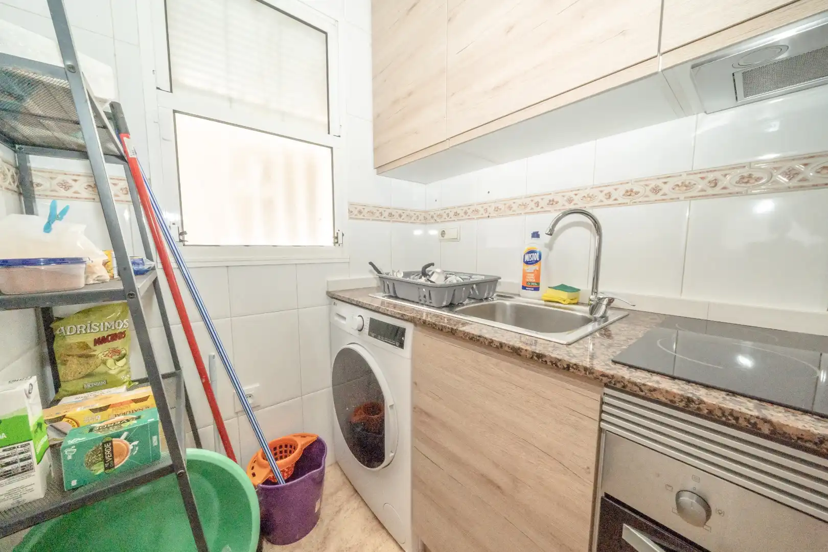 Cocina de Apartamento de alquiler en Torrevieja con Aire acondicionado, Terraza y Piscina