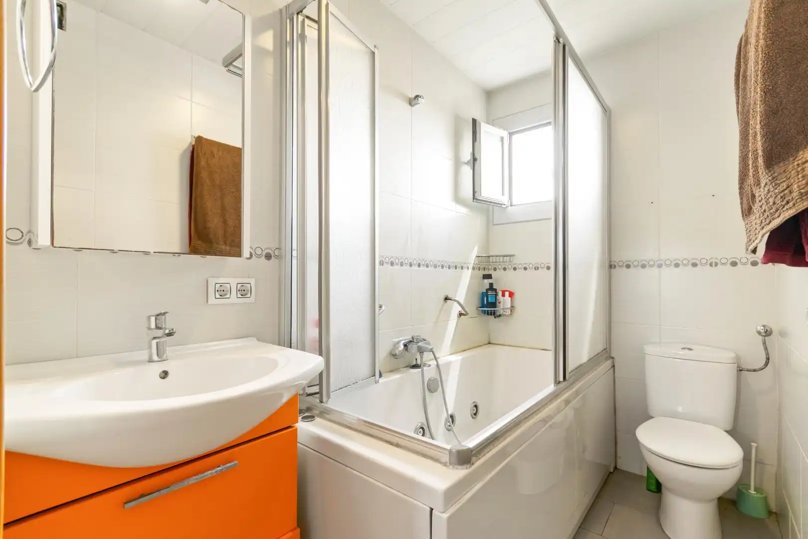 Badezimmer von Wohnung zum Verkauf in Barcelona mit Klimaanlage, Heizung und Terrasse