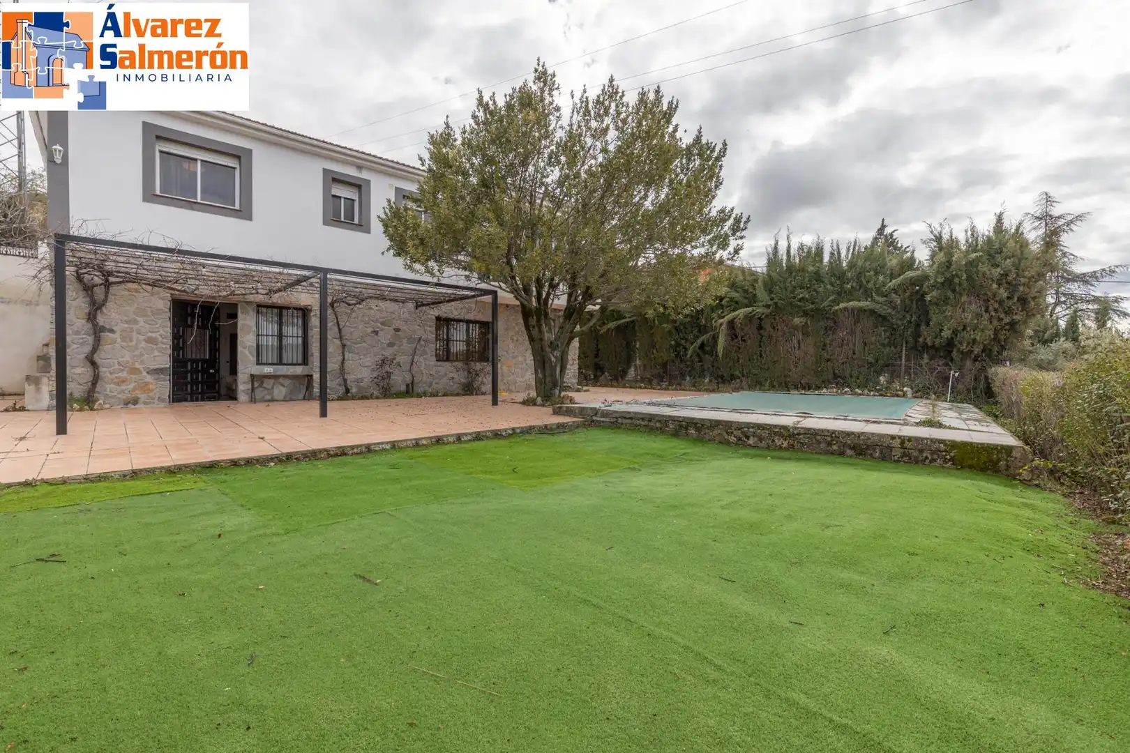 Jardí de Casa o xalet en venda en Huétor de Santillán amb Calefacció i Piscina