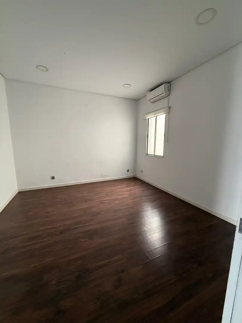 Büro zur Miete in Valencia mit Klimaanlage, Heizung und Balkon