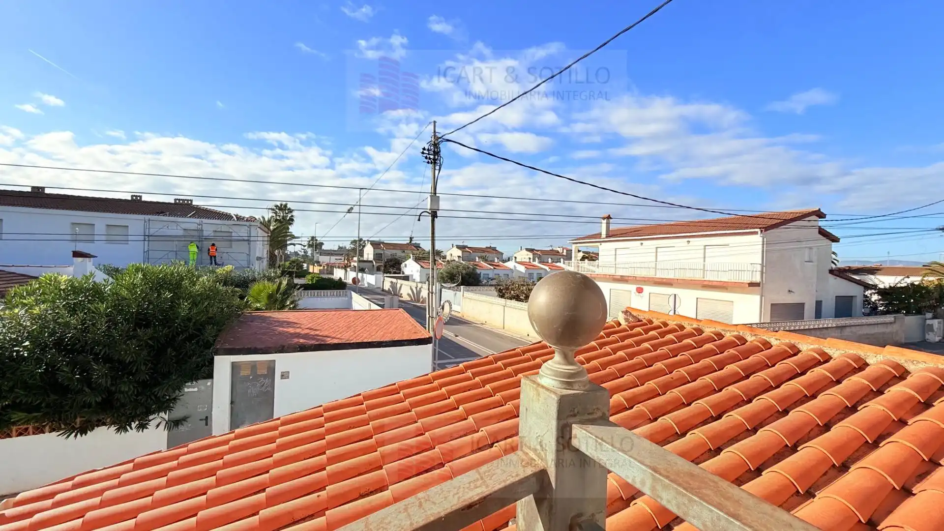 Vista exterior de Casa o xalet en venda en Vinaròs amb Aire condicionat, Jardí privat i Terrassa