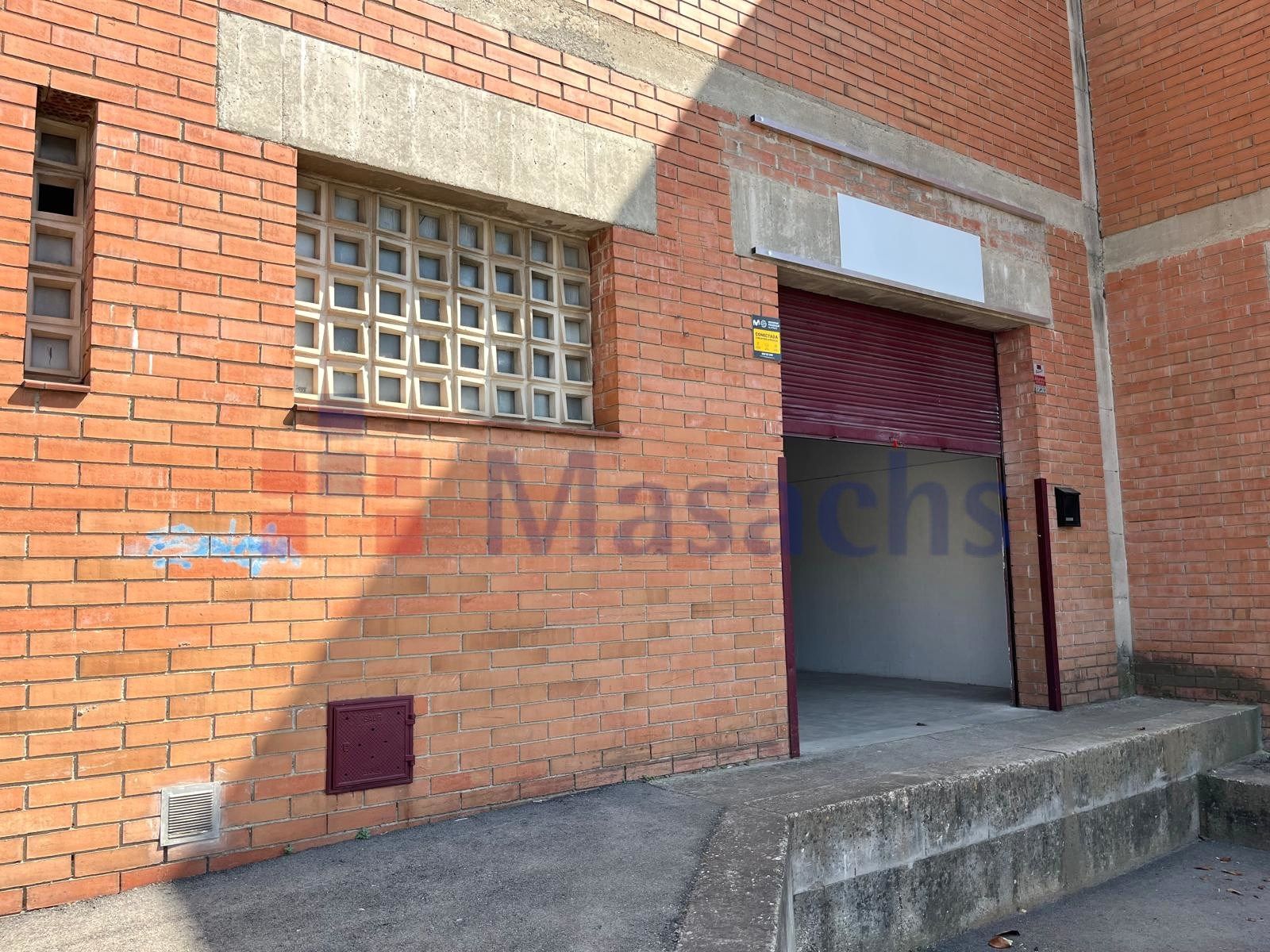 Vista exterior de Nau industrial de lloguer en Rubí
