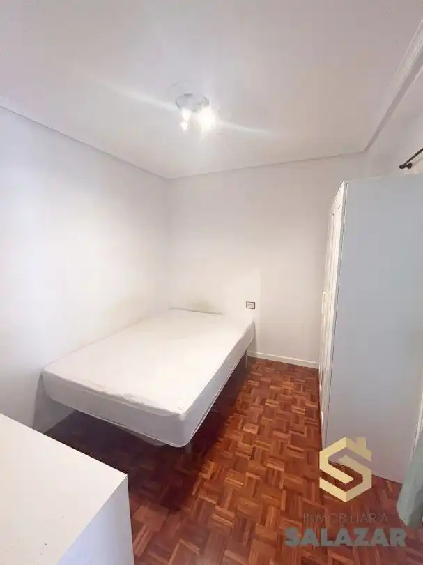 Bedroom of Flat for rent in Bilbao   with Balcony