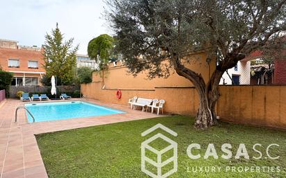 Vista exterior de Casa adosada en venda en Sant Cugat del Vallès amb Calefacció, Jardí privat i Parquet