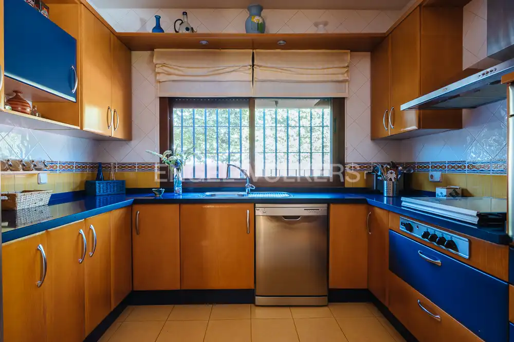 Cocina de Casa o chalet en venta en Bormujos con Aire acondicionado, Calefacción y Jardín privado