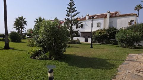 Foto 3 de Casa adosada en venda a C. Estrella de Mar, 1619-1919, Marina de Casares, Casares