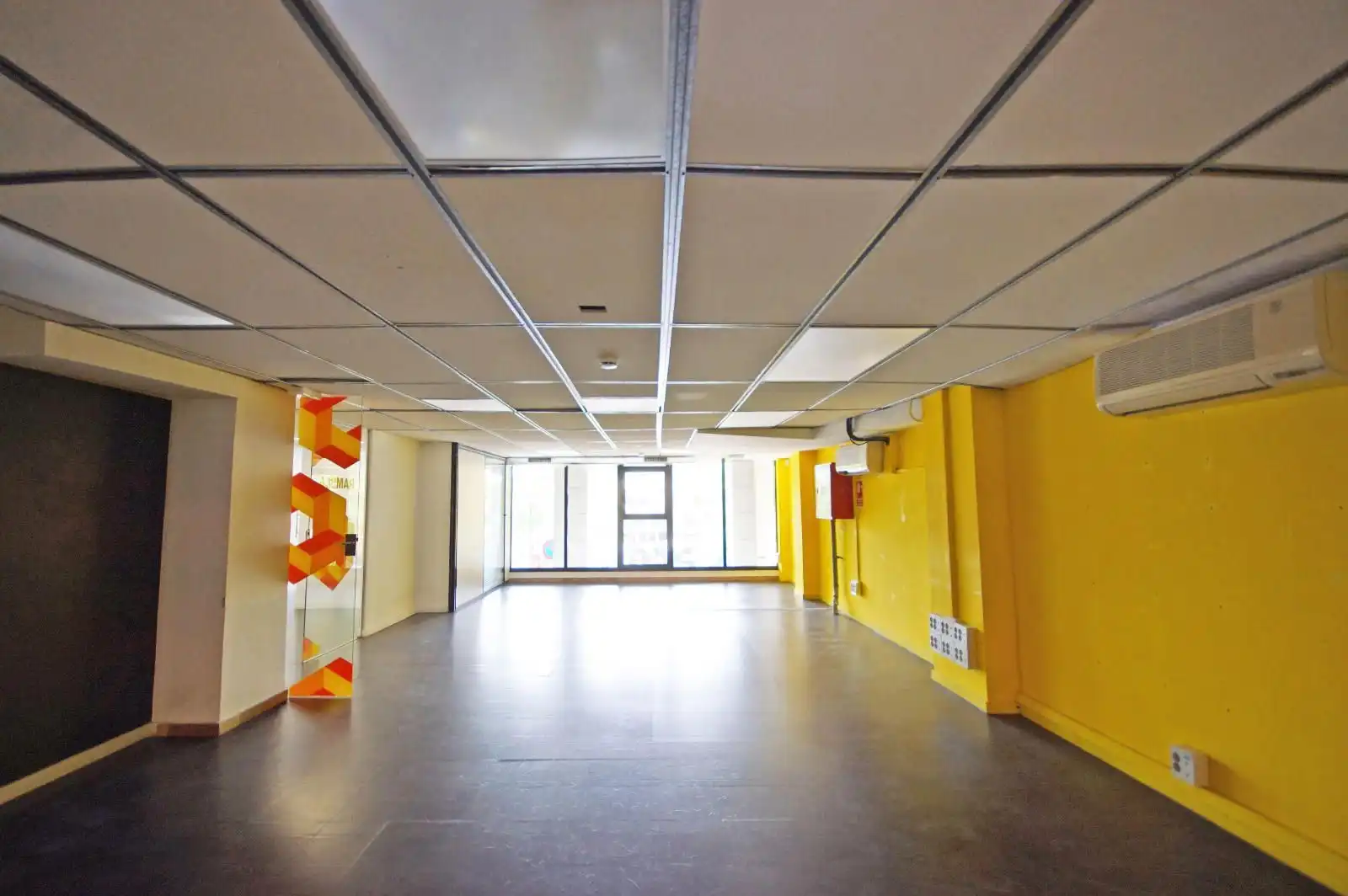 Business premises for sale in Calle Pallars 73, imagen 44