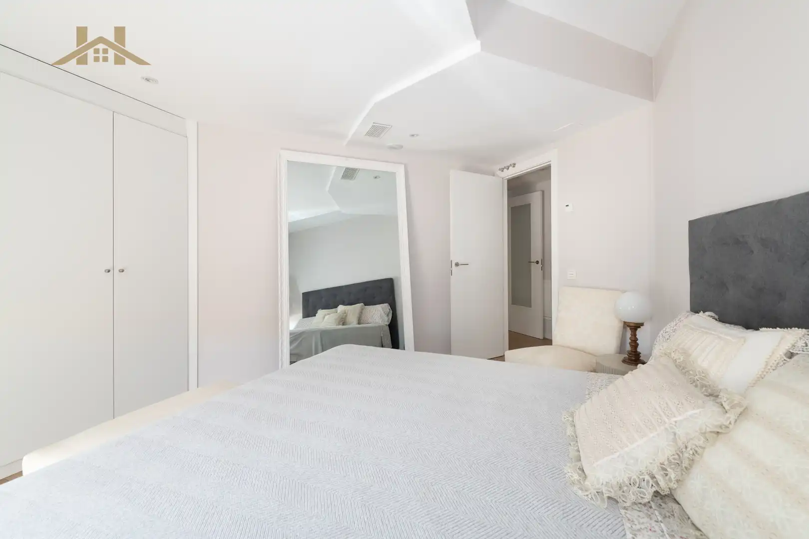 Bedroom of Flat for sale in Boadilla del Monte  with Parquet flooring, Terrace and Oven