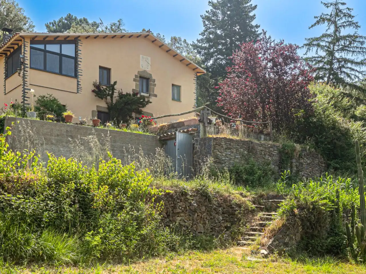 Casa rústica con jardín en venta en Carretera de las Costas 144