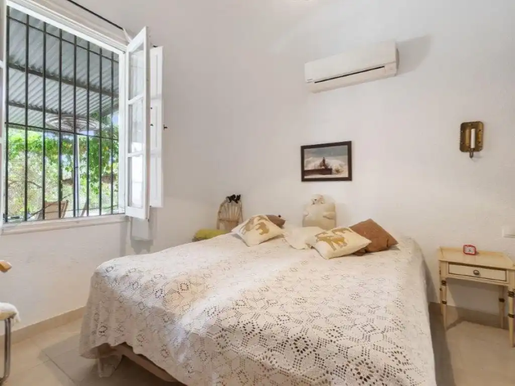 Habitación de Finca rústica en venta en Dolores con Aire acondicionado, Jardín privado y Piscina