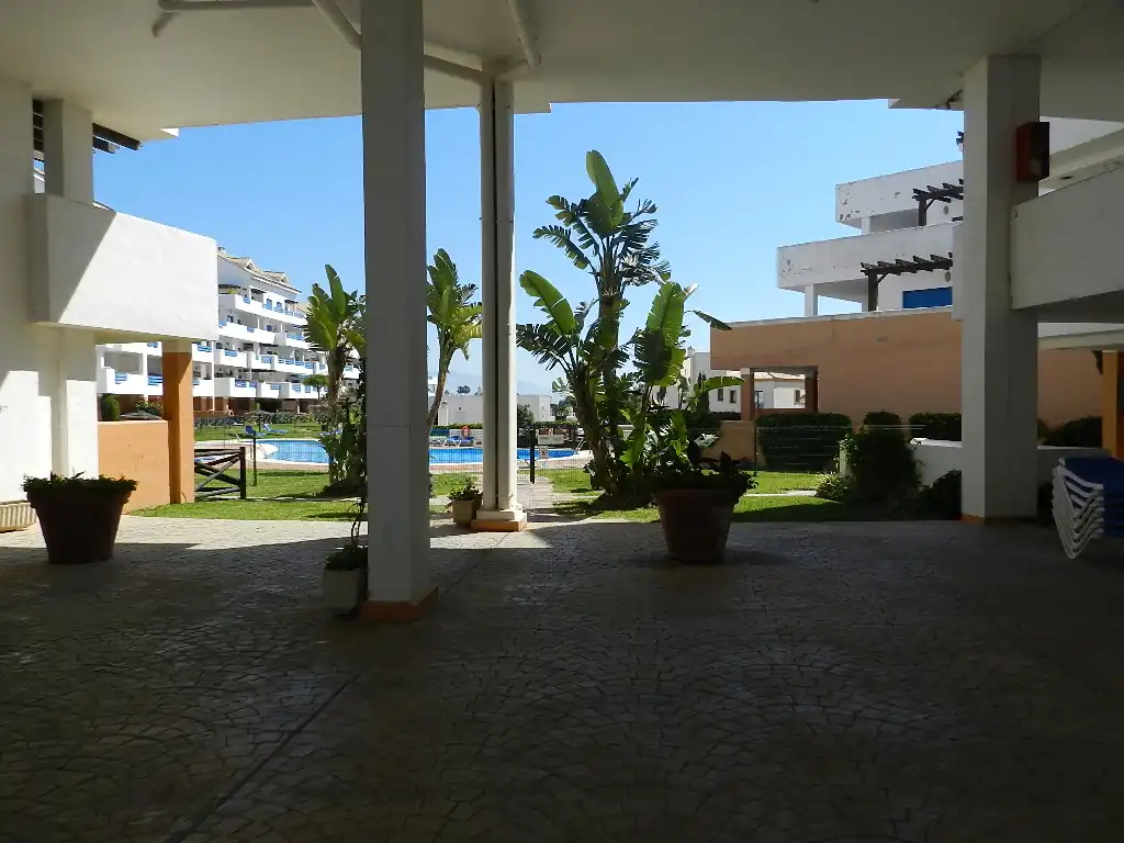 Piscina de Apartament en venda en Manilva amb Aire condicionat, Calefacció i Terrassa