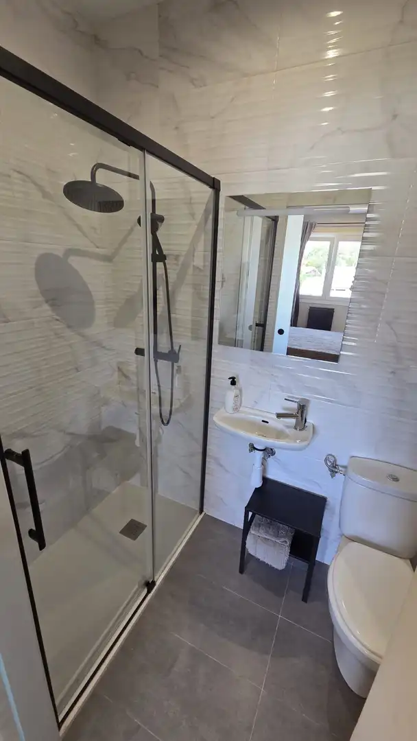 Bathroom of Houses for rent in Gijón   with Heating, Private garden and Furnished