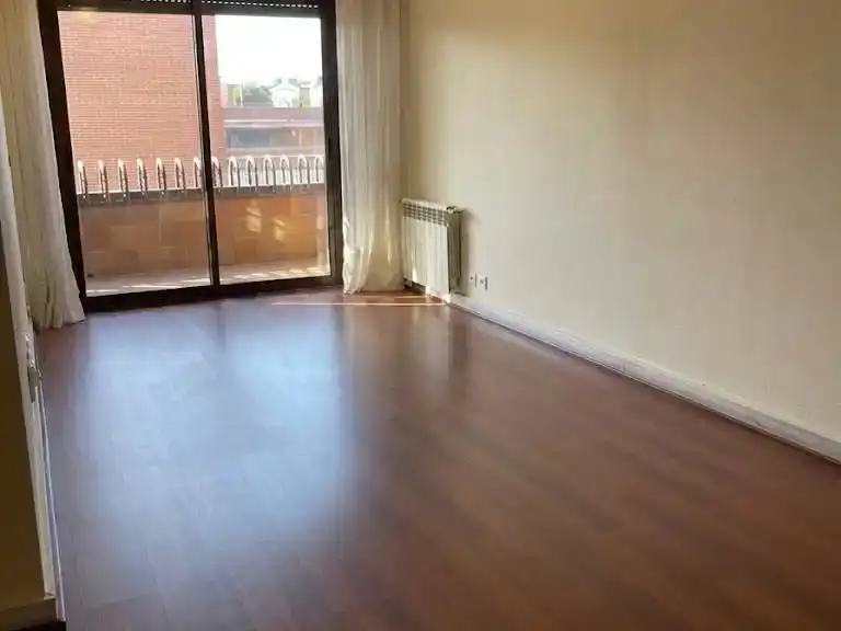 Schlafzimmer von Wohnung zur Miete in Avenida Europa