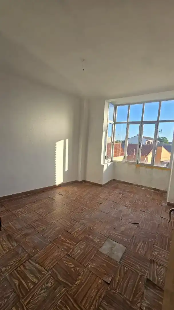 Habitación de Piso en venta en Mora con Balcón