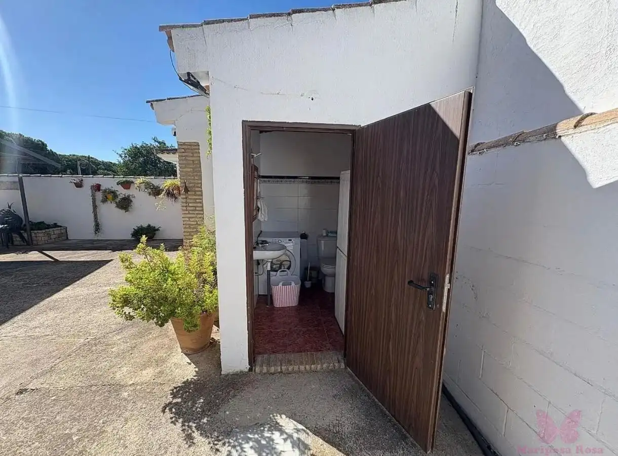 Vista exterior de Casa o xalet en venda en Chiclana de la Frontera amb Aire condicionat, Calefacció i Traster