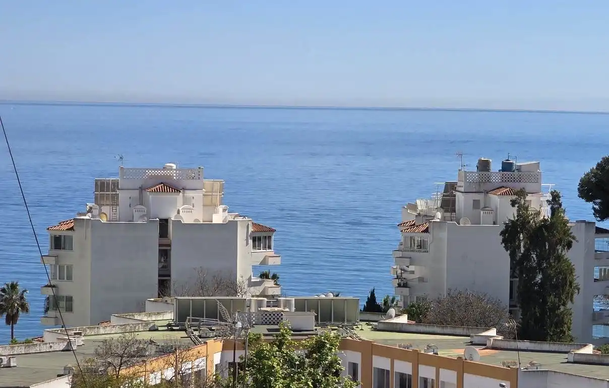 Vista exterior de Piso en venta en Marbella con Terraza, Horno y Lavadora