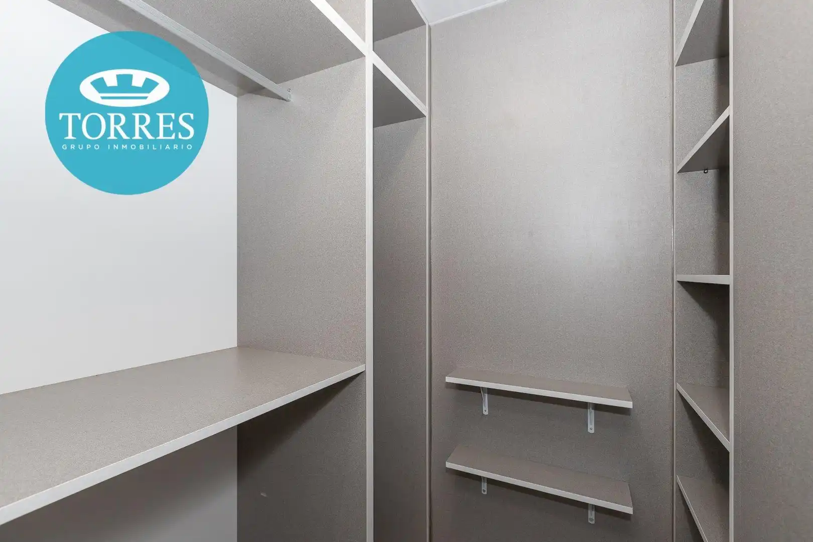 Dormitori de Apartament de lloguer en Málaga amb Aire condicionat, Calefacció i Moblat