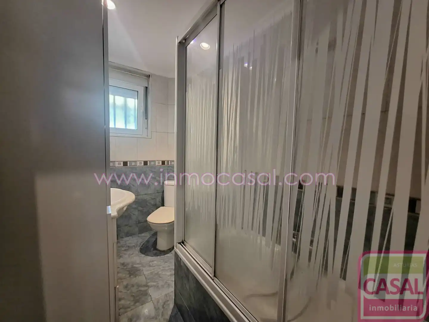 Badezimmer von Wohnung zur Miete in Mieres (Asturias) mit Heizung, Abstellraum und Möbliert