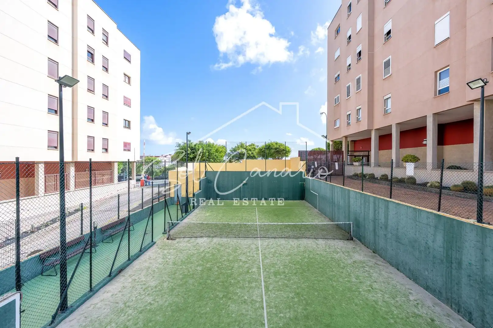 Vista exterior de Pis en venda en Las Palmas de Gran Canaria amb Moblat i Piscina comunitària
