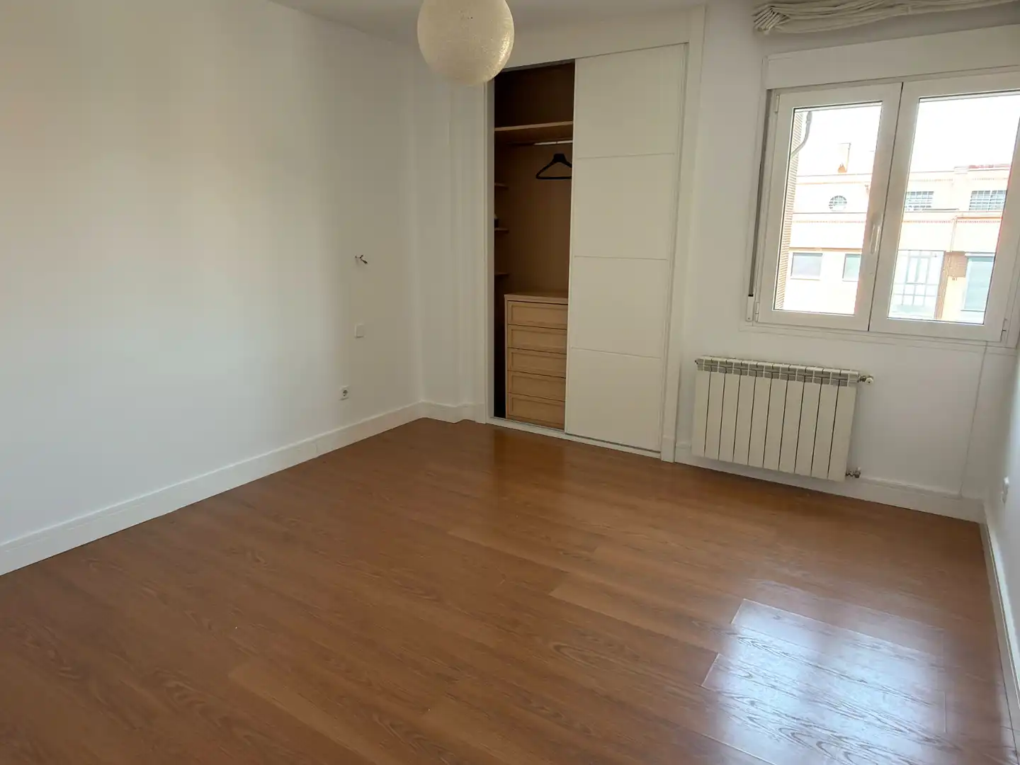 Bedroom of Flat for rent in Madrid  with Air Conditioner, Heating and Parquet flooring