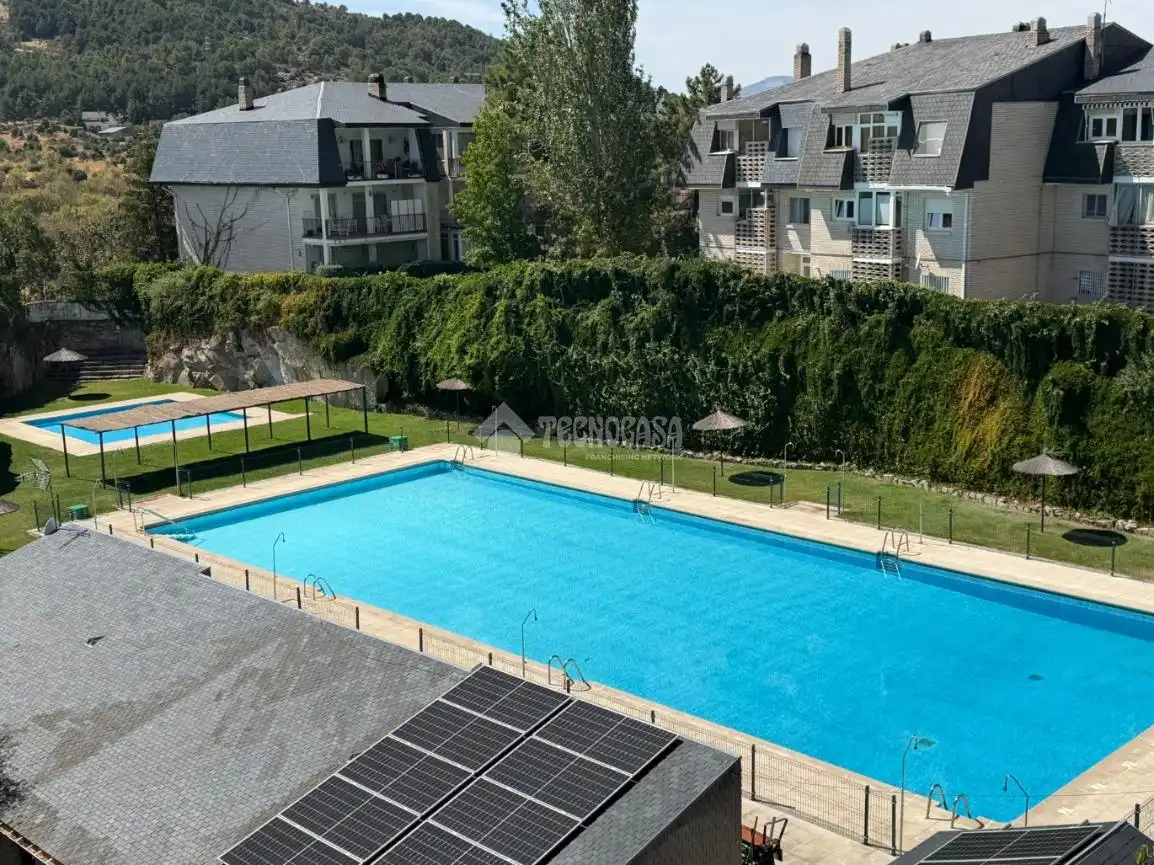 Piscina de Piso en venta en Becerril de la Sierra