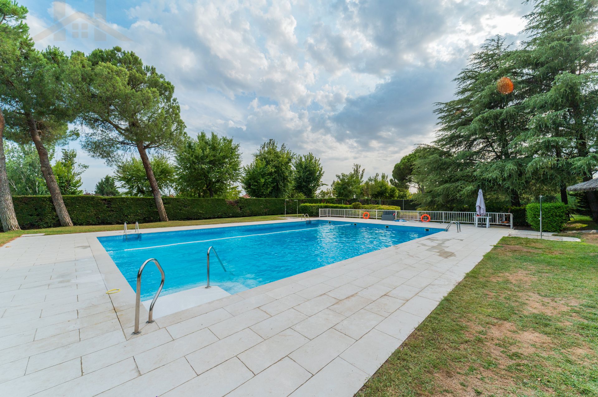Piscina de Casa adosada en venda en Las Rozas de Madrid