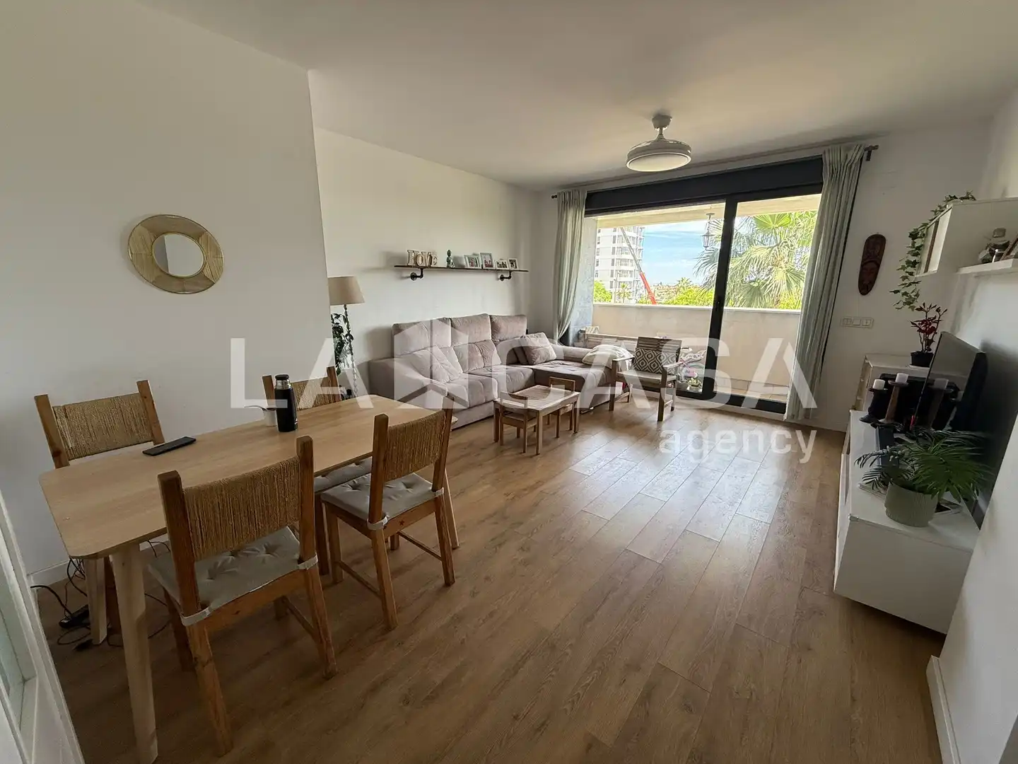 Sala d'estar de Pis en venda en Dos Hermanas amb Aire condicionat, Terrassa i Traster