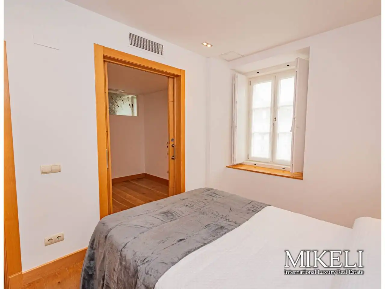 Schlafzimmer von Wohnung zur Miete in Santander mit Klimaanlage, Heizung und Balkon