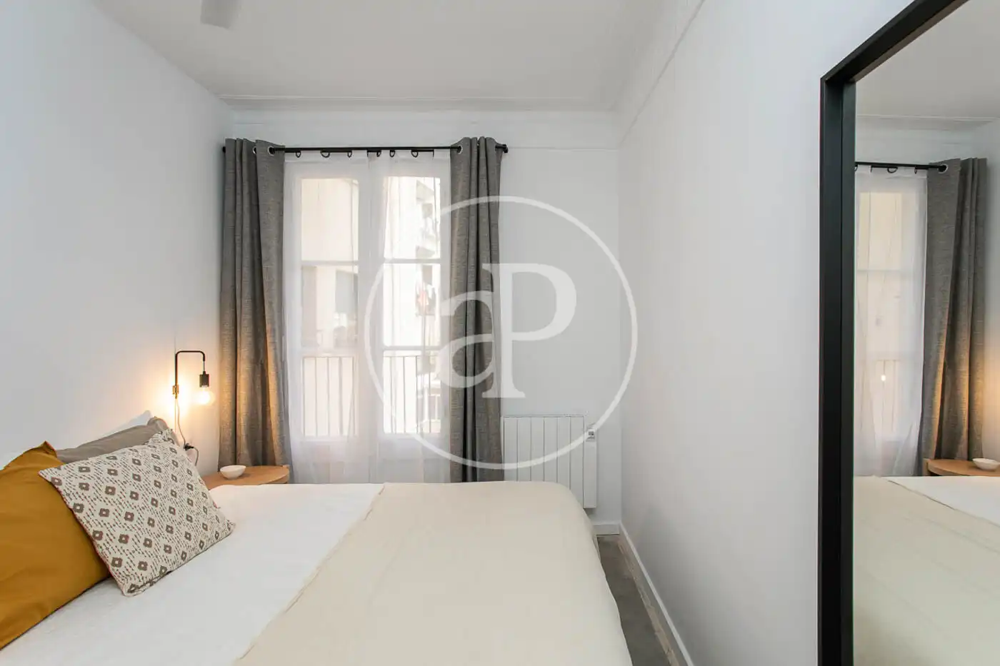 Schlafzimmer von Wohnung zum Verkauf in Barcelona mit Heizung, Terrasse und Möbliert