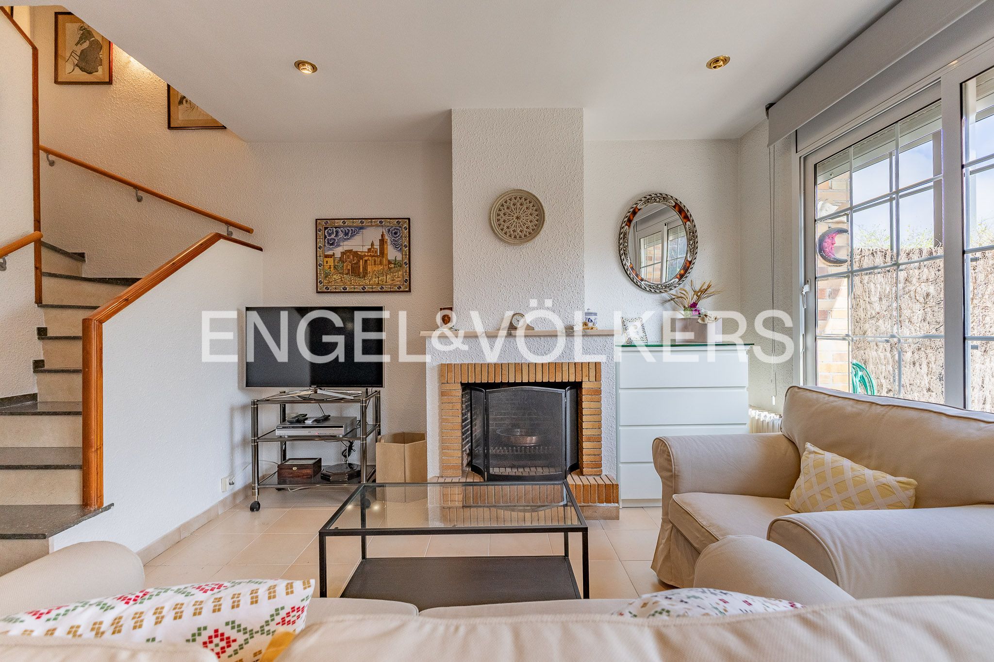 Sala d'estar de Casa o xalet en venda en Sant Cugat del Vallès amb Aire condicionat, Calefacció i Jardí privat