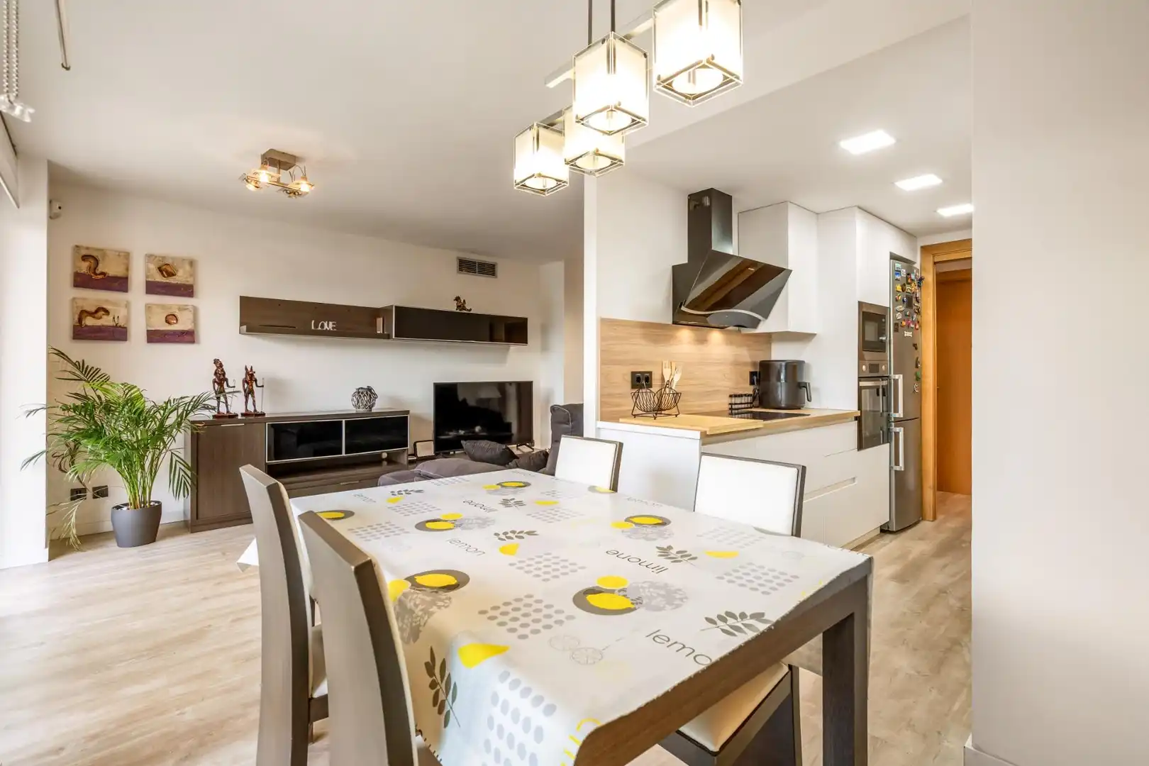 Esszimmer von Wohnung zum Verkauf in Montcada i Reixac mit Klimaanlage, Heizung und Parkett