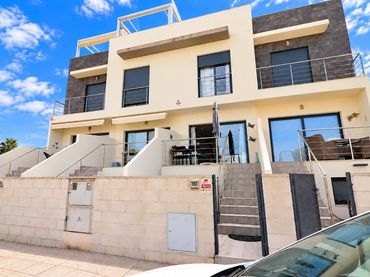Maison mitoyenne avec balcon à vendre à Benijófar