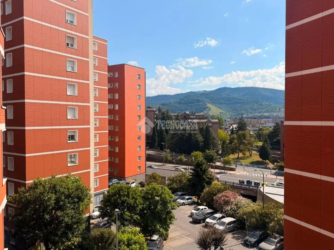 Vista exterior de Piso en venta en Bilbao  con Calefacción, Amueblado y Balcón