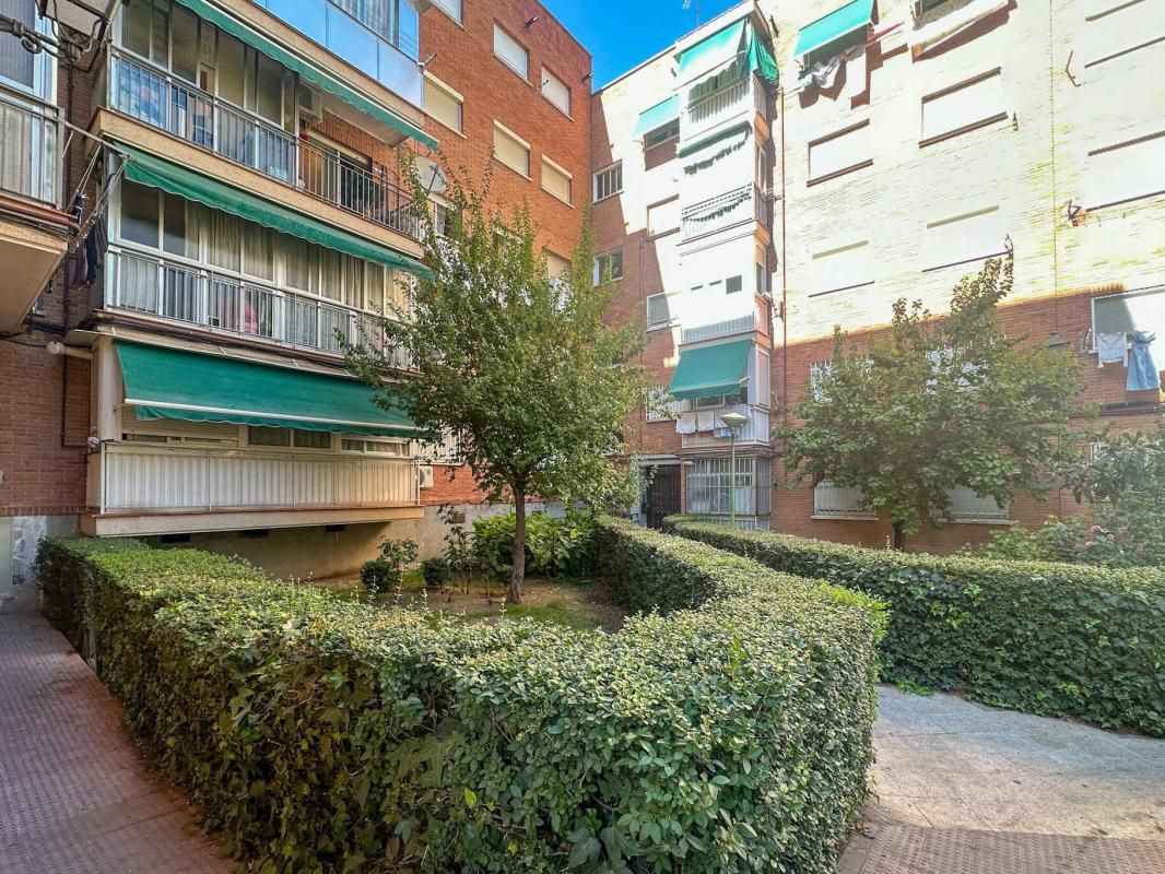 Vista exterior de Pis en venda en  Madrid Capital amb Aire condicionat, Terrassa i Traster