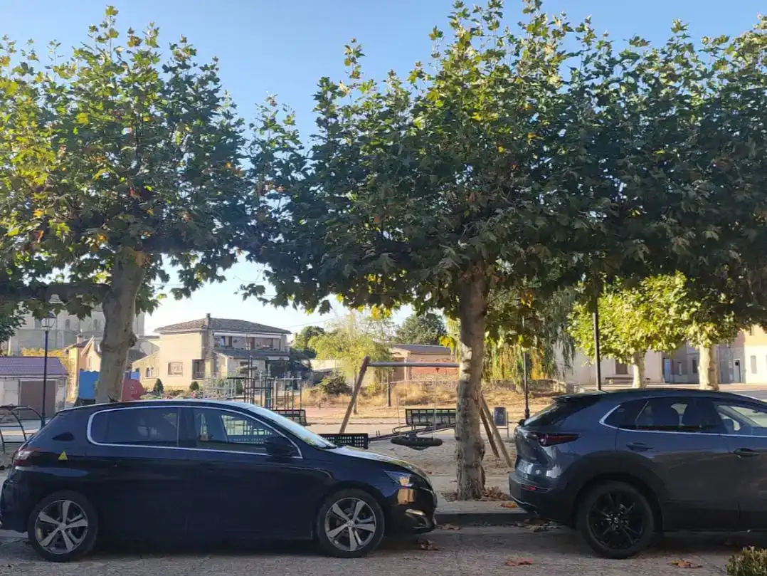 Vista exterior de Casa adosada en venda en Villasandino amb Jardí privat, Traster i Moblat