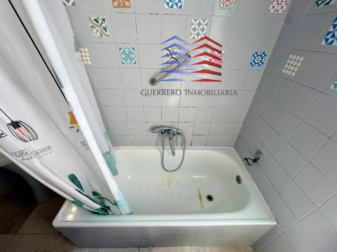 Baño de Piso de alquiler en Ourense Capital  con Calefacción, Parquet y Trastero