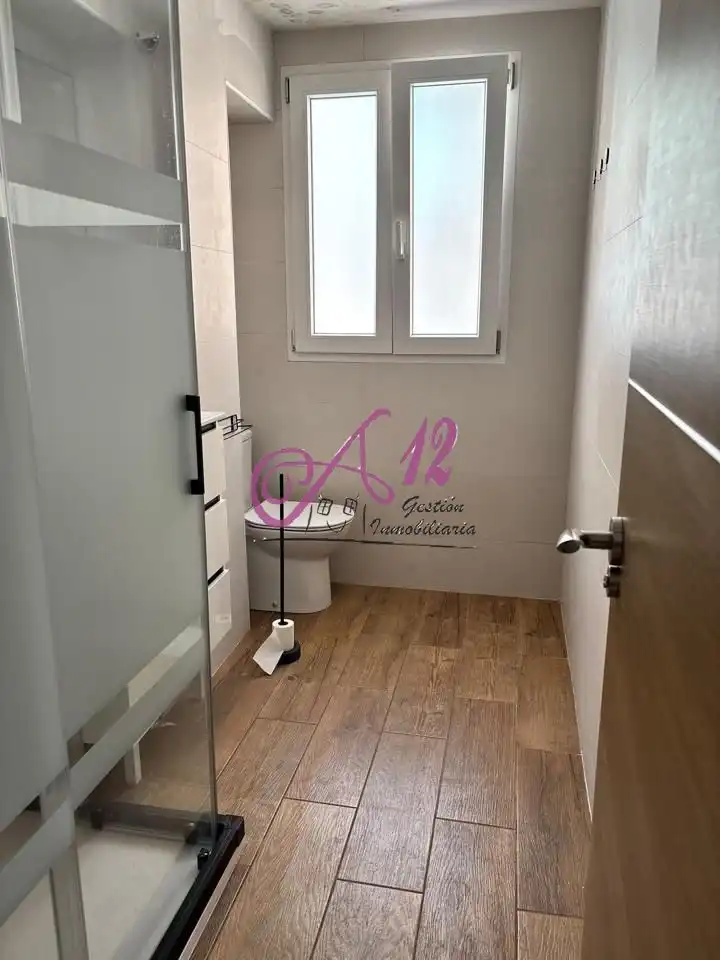 Bathroom of Flat for share in Burjassot  with Air Conditioner, Terrace and Furnished
