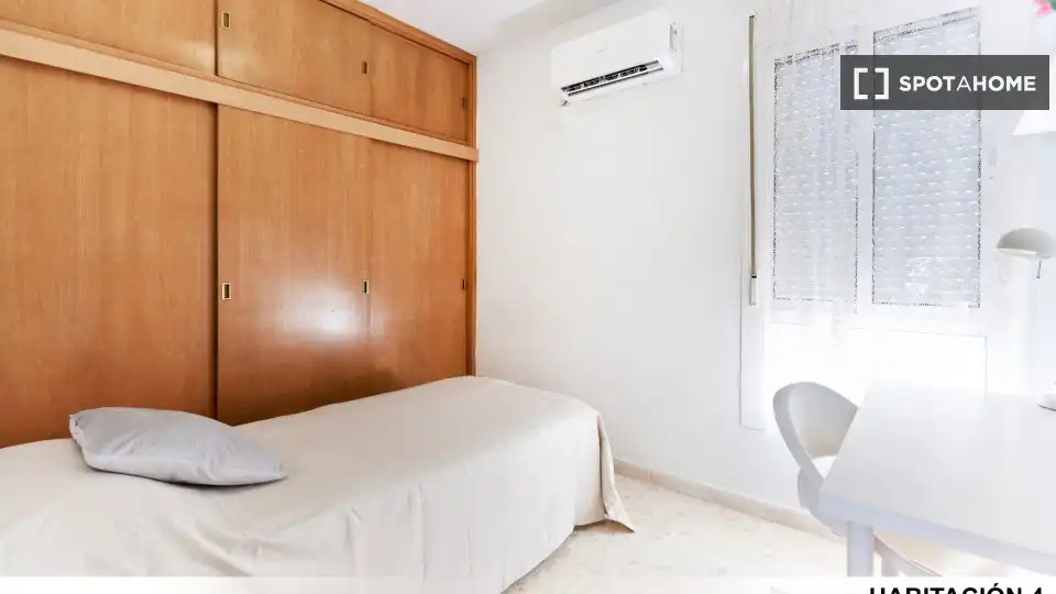 Habitación de Piso de alquiler en Sevilla con Aire acondicionado, Calefacción y Amueblado
