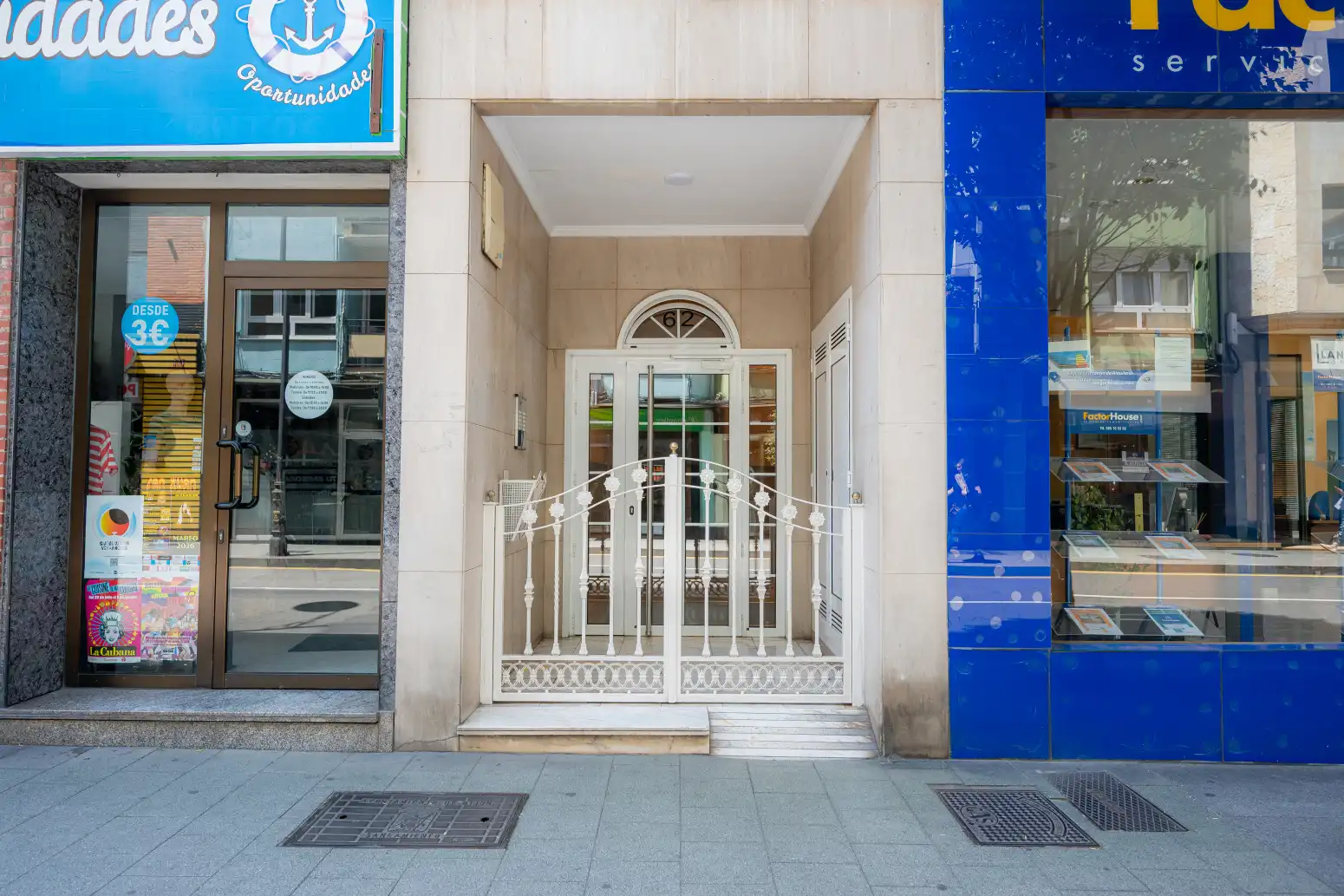 Vista exterior de Pis en venda en Gijón  amb Calefacció, Parquet i Moblat