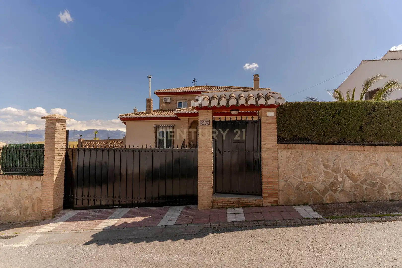 Vista exterior de Casa o chalet en venta en Las Gabias con Jardín privado, Trastero y Piscina