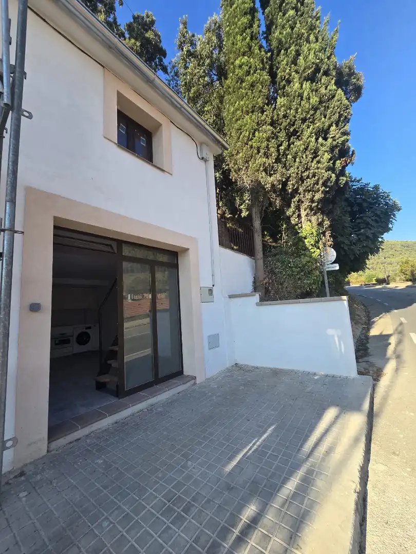 Vista exterior de Casa adosada en venda en Castellbell i el Vilar amb Aire condicionat, Calefacció i Forn
