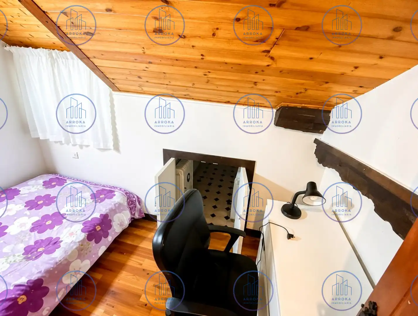 Schlafzimmer von Dachboden zum Verkauf in Beasain mit Heizung, Parkett und Möbliert