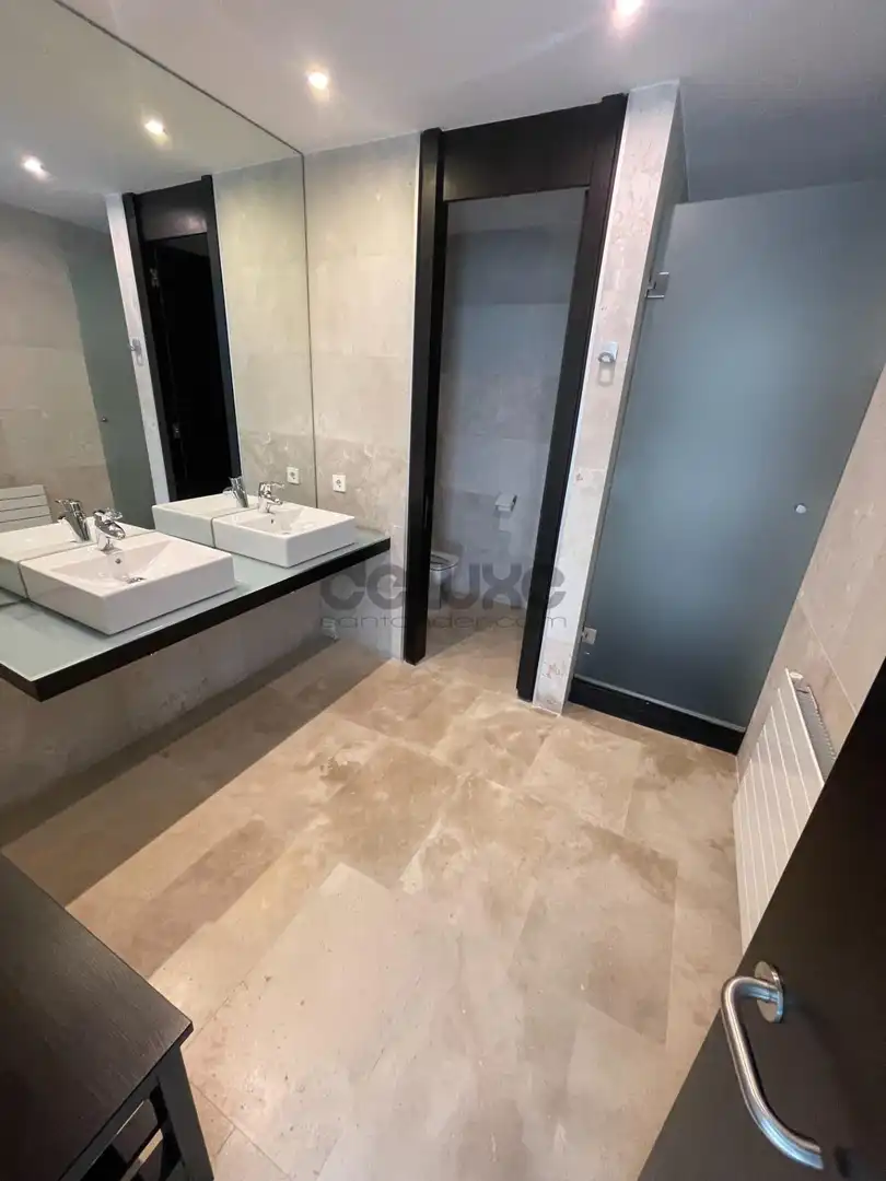 Baño de Planta baja en venta en Santander con Calefacción, Jardín privado y Terraza