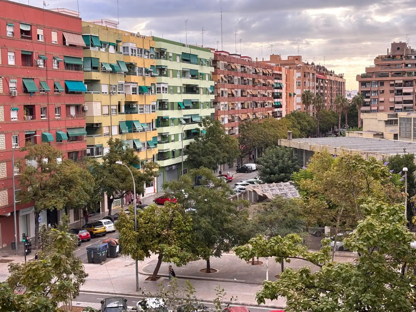 Exterior view of Flat for sale in Valencia  with Air Conditioner and Balcony