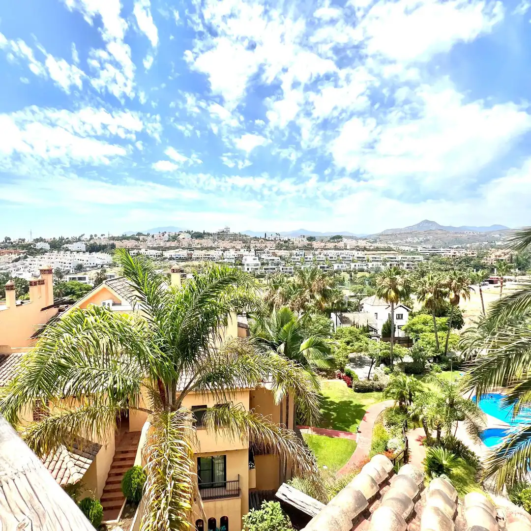 Außenansicht von Dachboden zur Miete in Estepona mit Klimaanlage, Terrasse und Schwimmbad